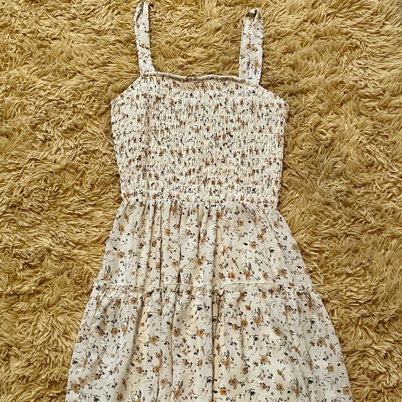 Floral Dress🌼🌼 - Picture 2 of 3